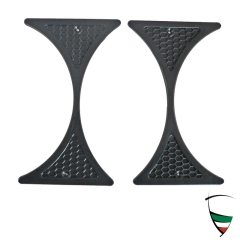 Kühlergrill GTV 1750 zwischen den Scheinwerfern Satz links/rechts