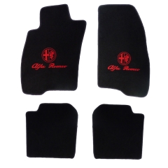 Fußmattensatz Alfa MITO (955) 4tlg. schwarz/rotes Emblem Tuftvelour, gekettelt